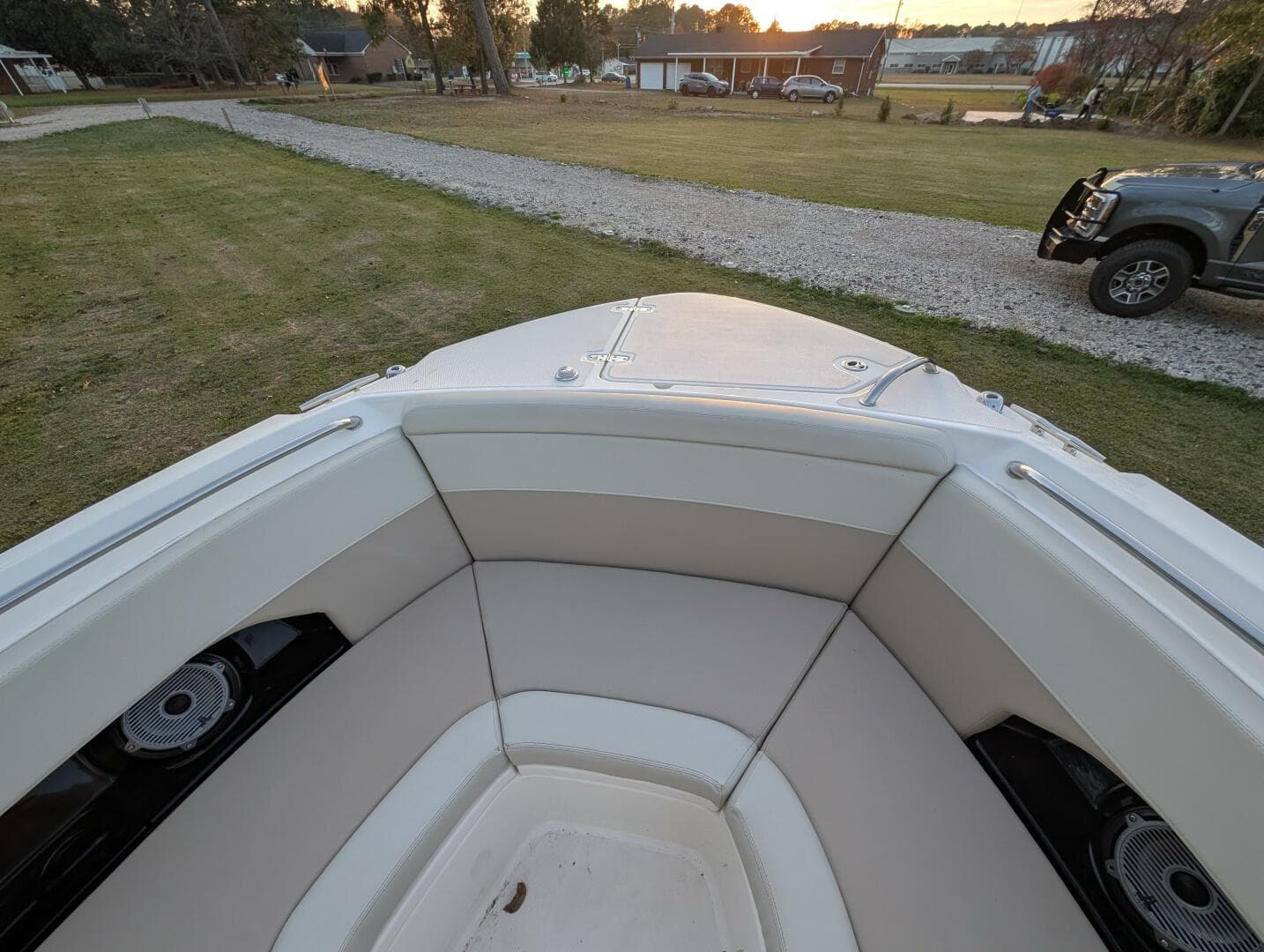 2023 Boston Whaler 240 Vantage