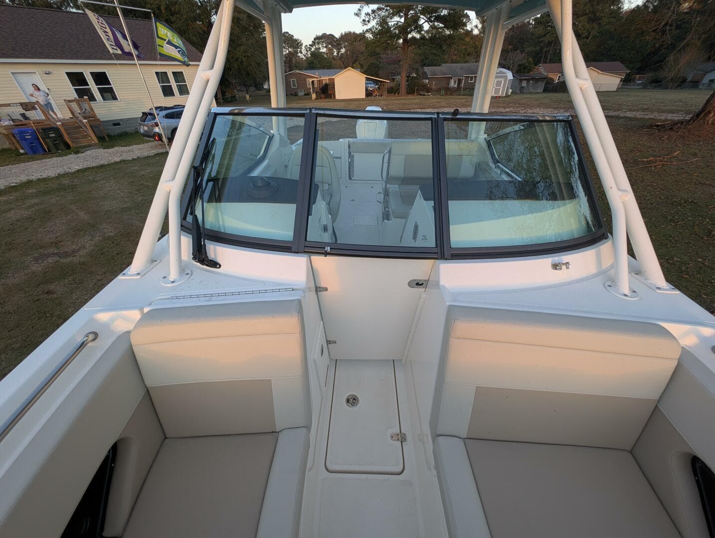 2023 Boston Whaler 240 Vantage