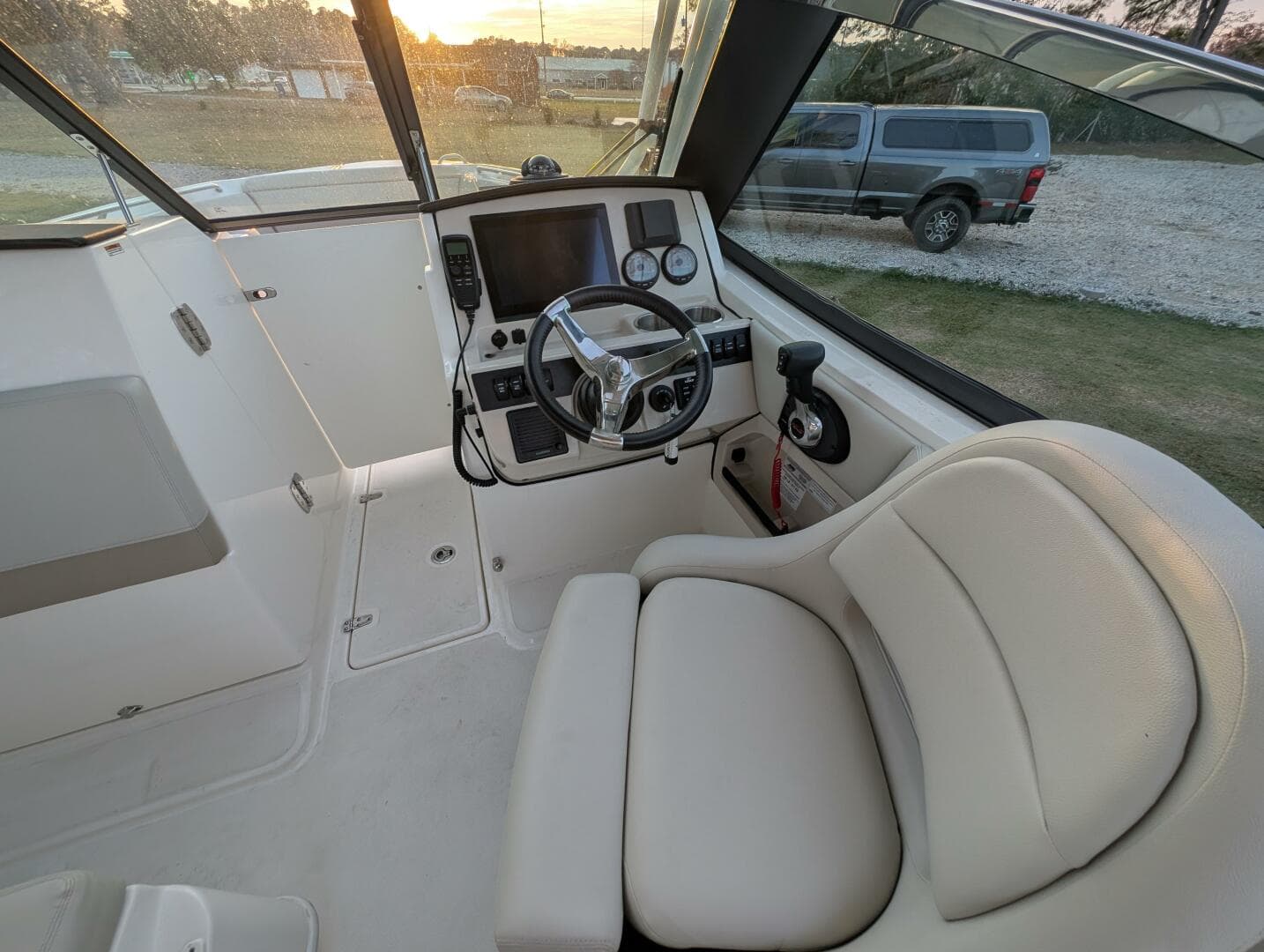 2023 Boston Whaler 240 Vantage