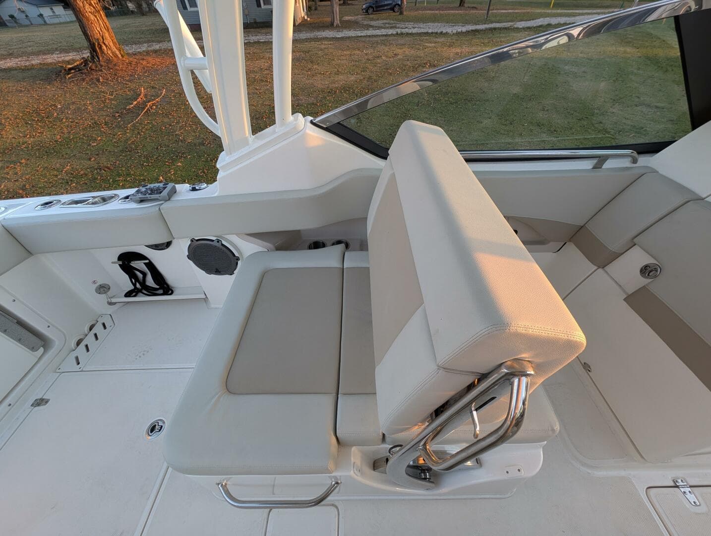 2023 Boston Whaler 240 Vantage