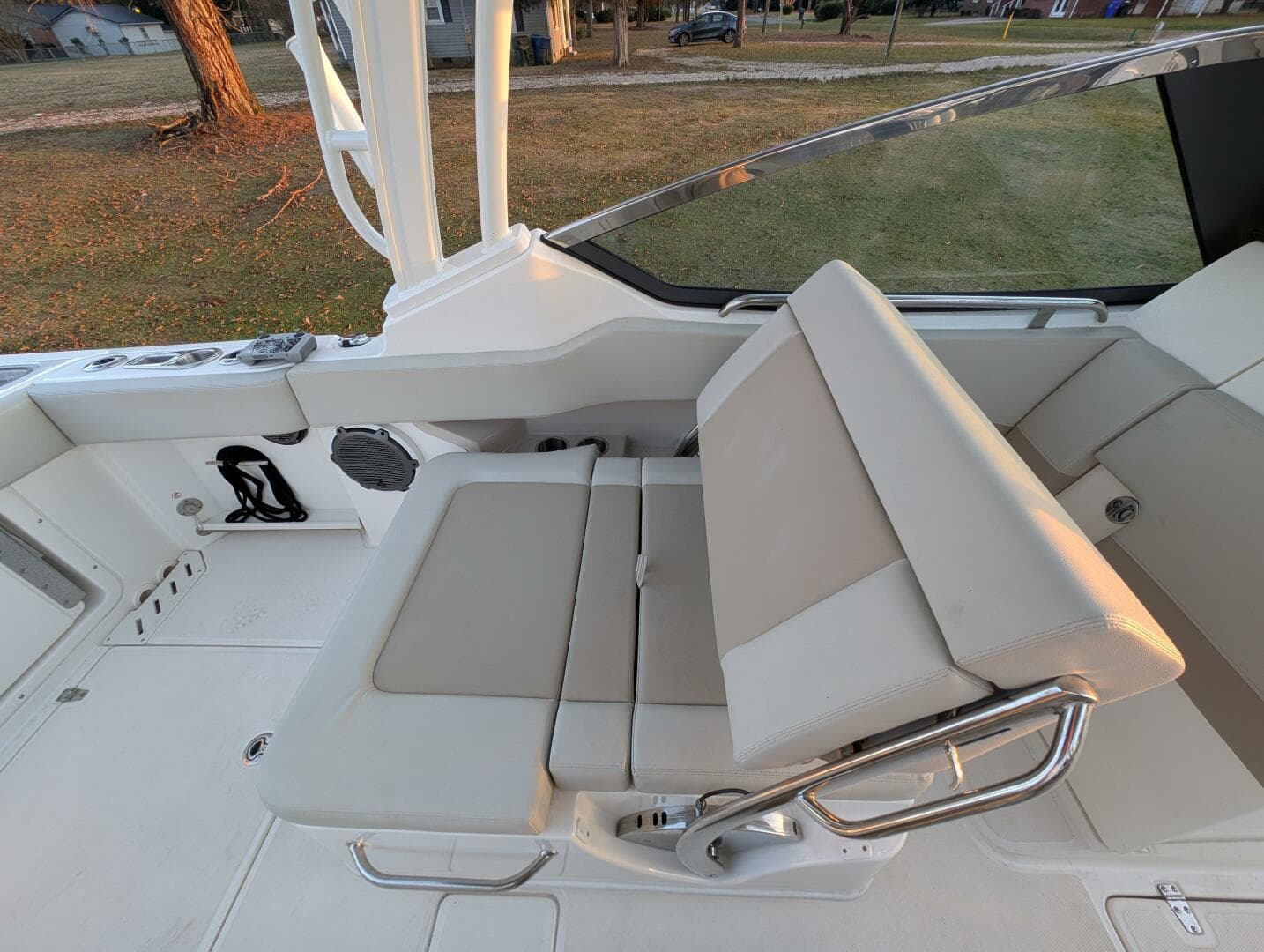 2023 Boston Whaler 240 Vantage