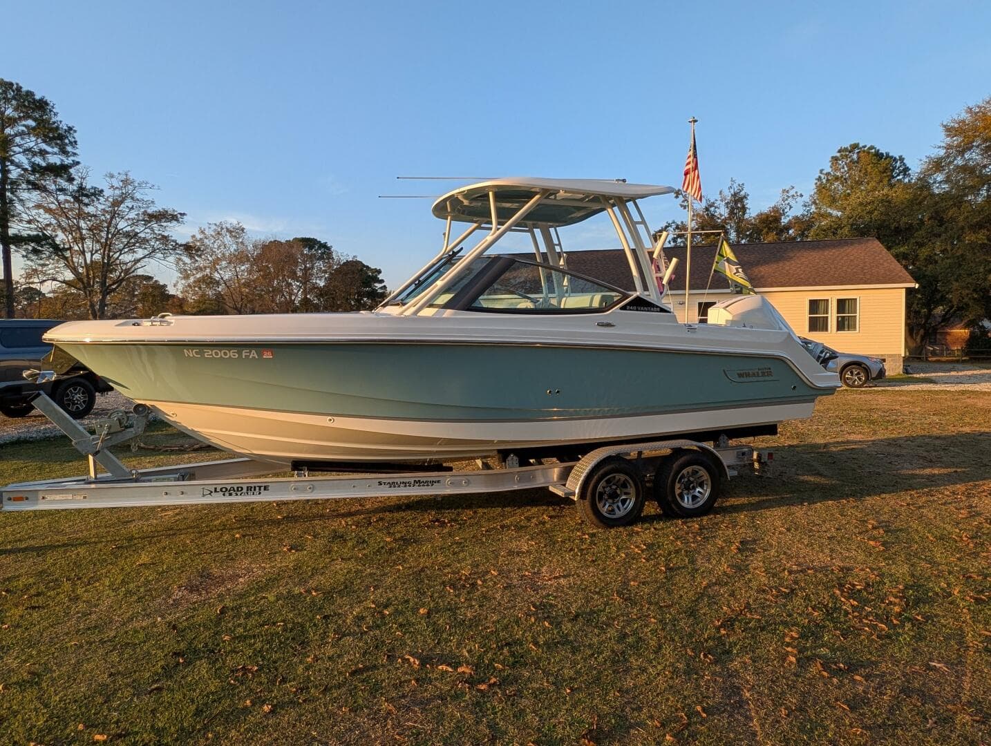 2023 Boston Whaler 240 Vantage