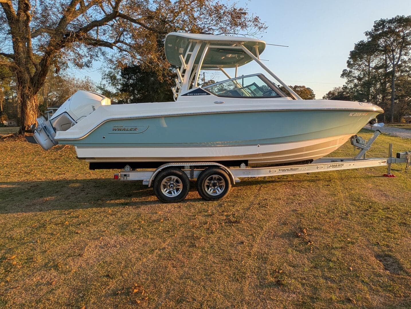 2023 Boston Whaler 240 Vantage
