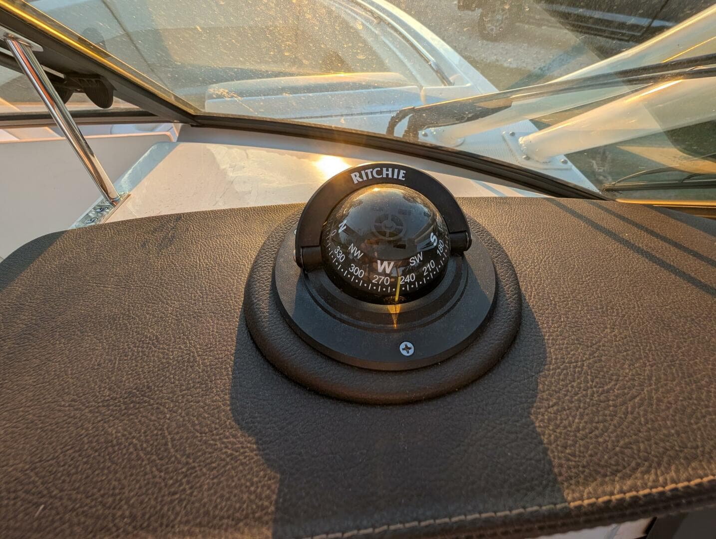 2023 Boston Whaler 240 Vantage