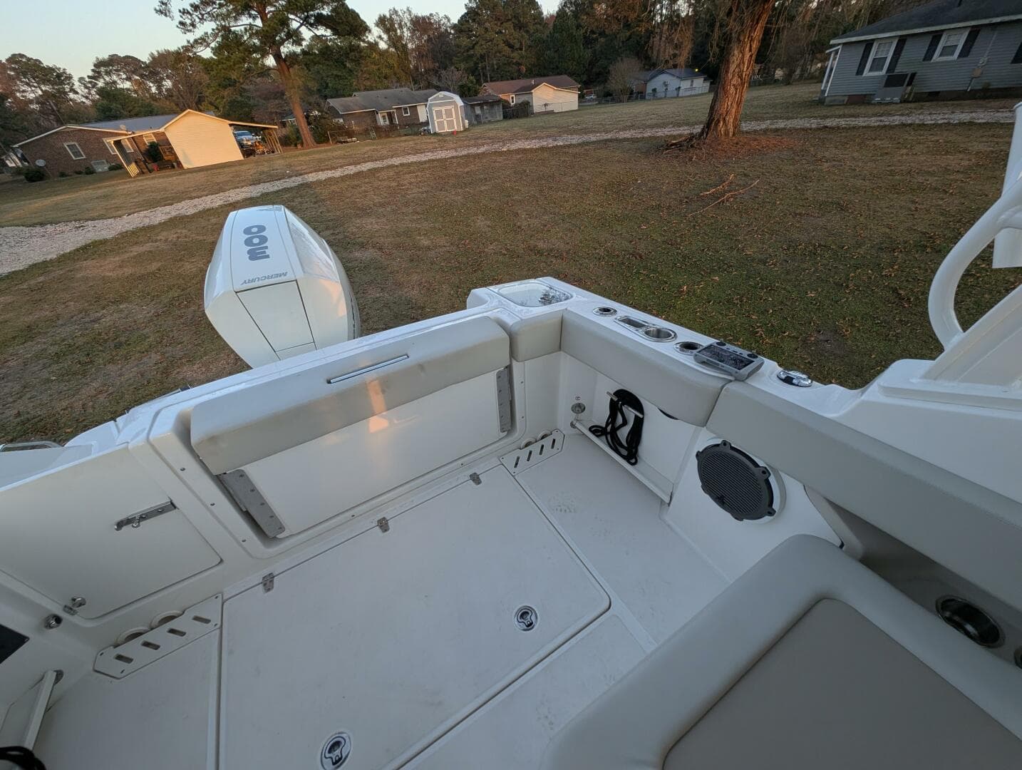 2023 Boston Whaler 240 Vantage
