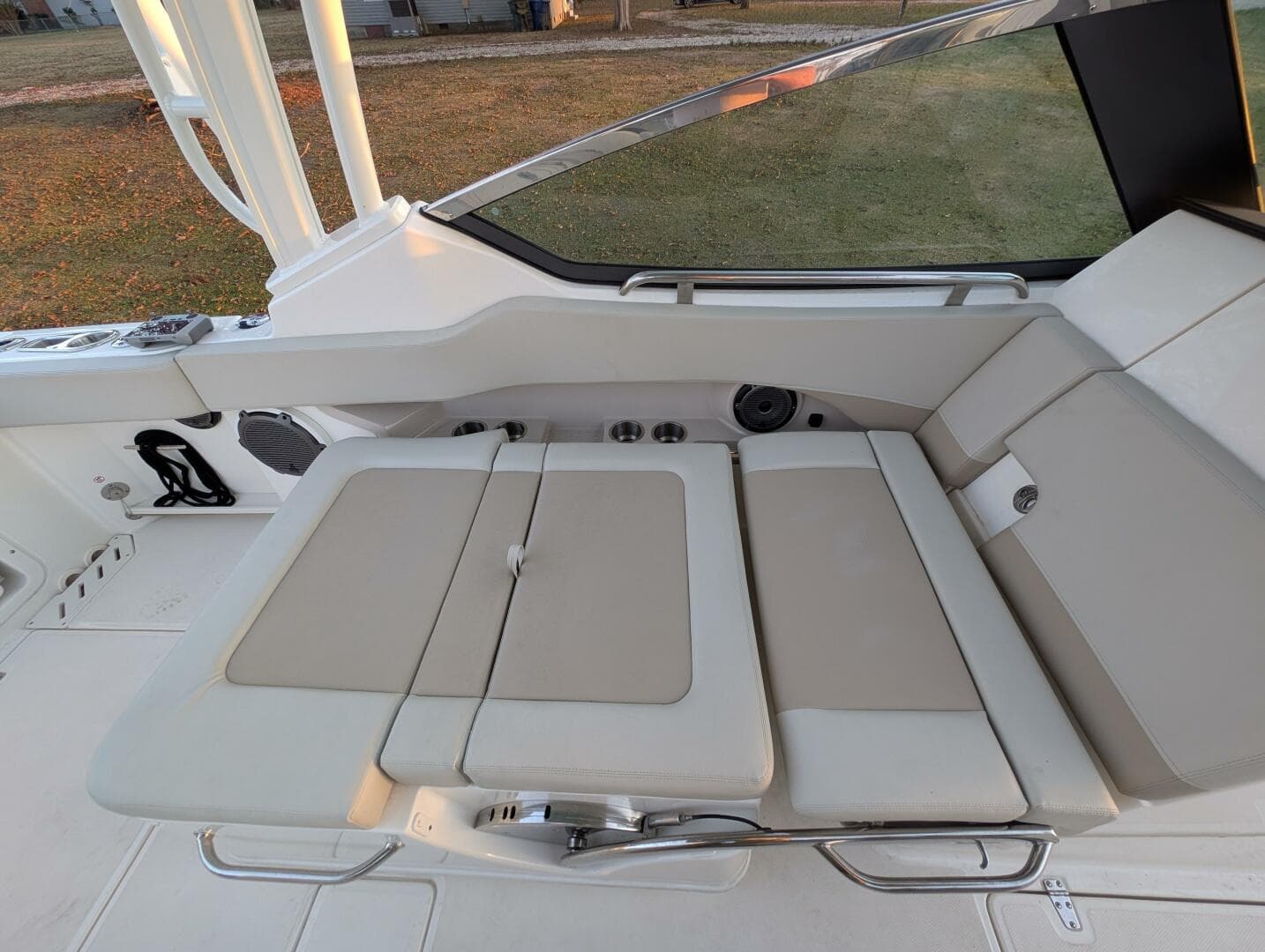 2023 Boston Whaler 240 Vantage