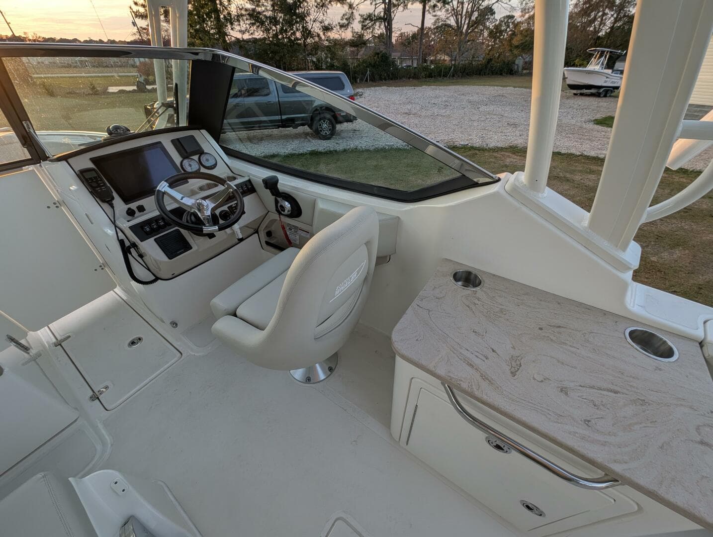 2023 Boston Whaler 240 Vantage