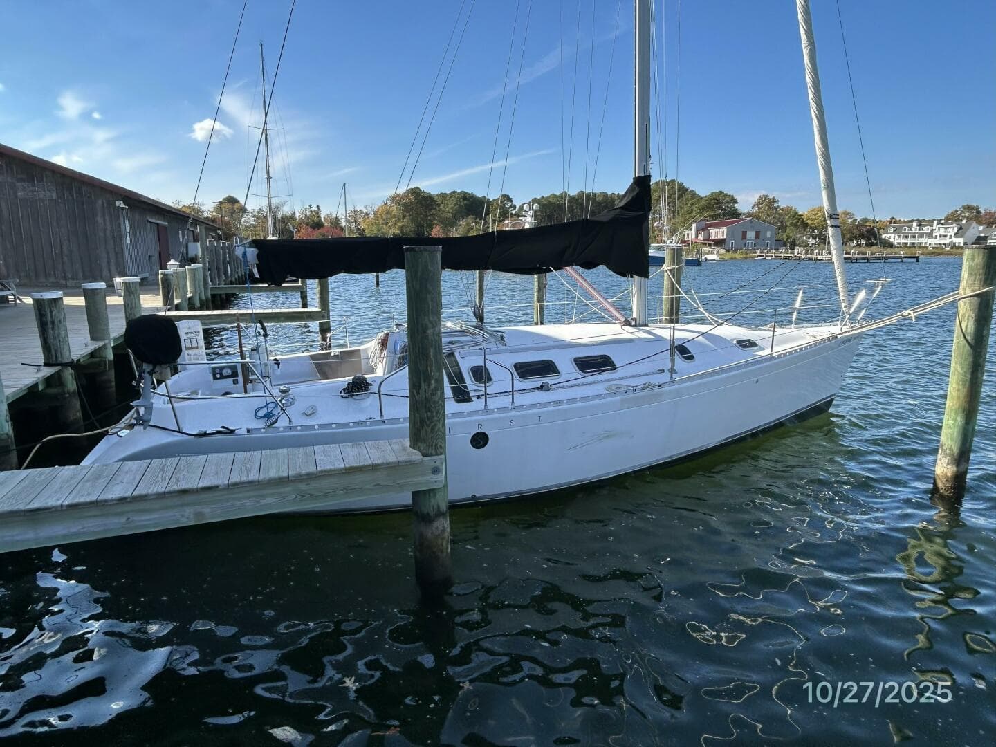 38' Beneteau starboard profile