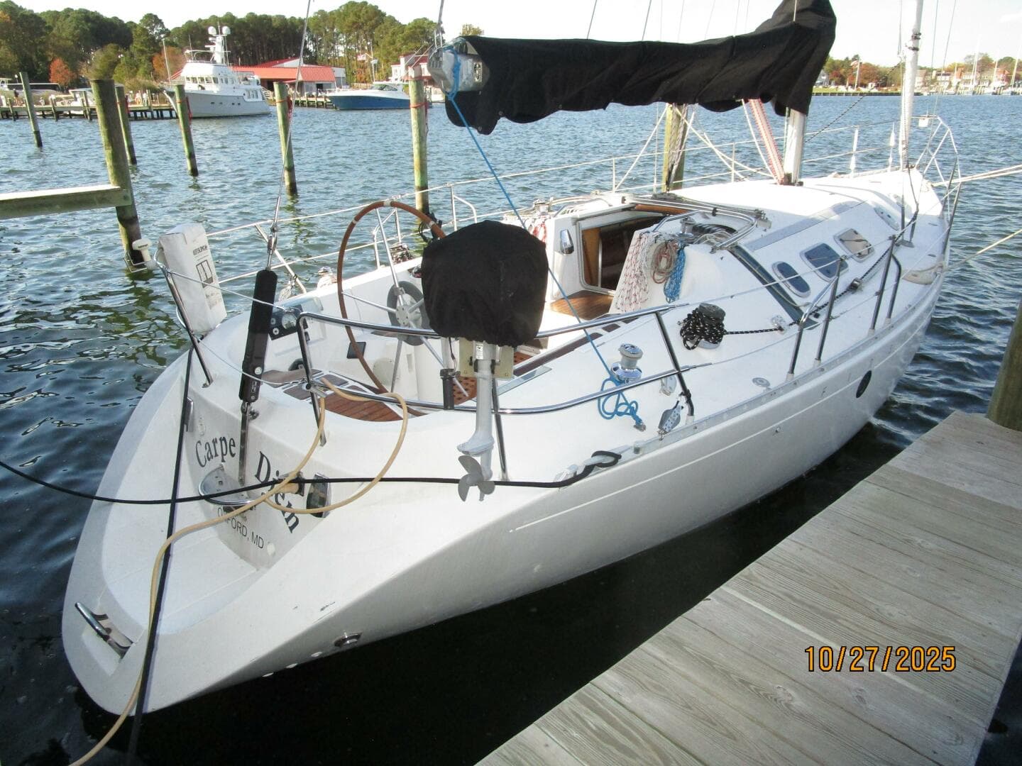 38' Beneteau starboard aft profile