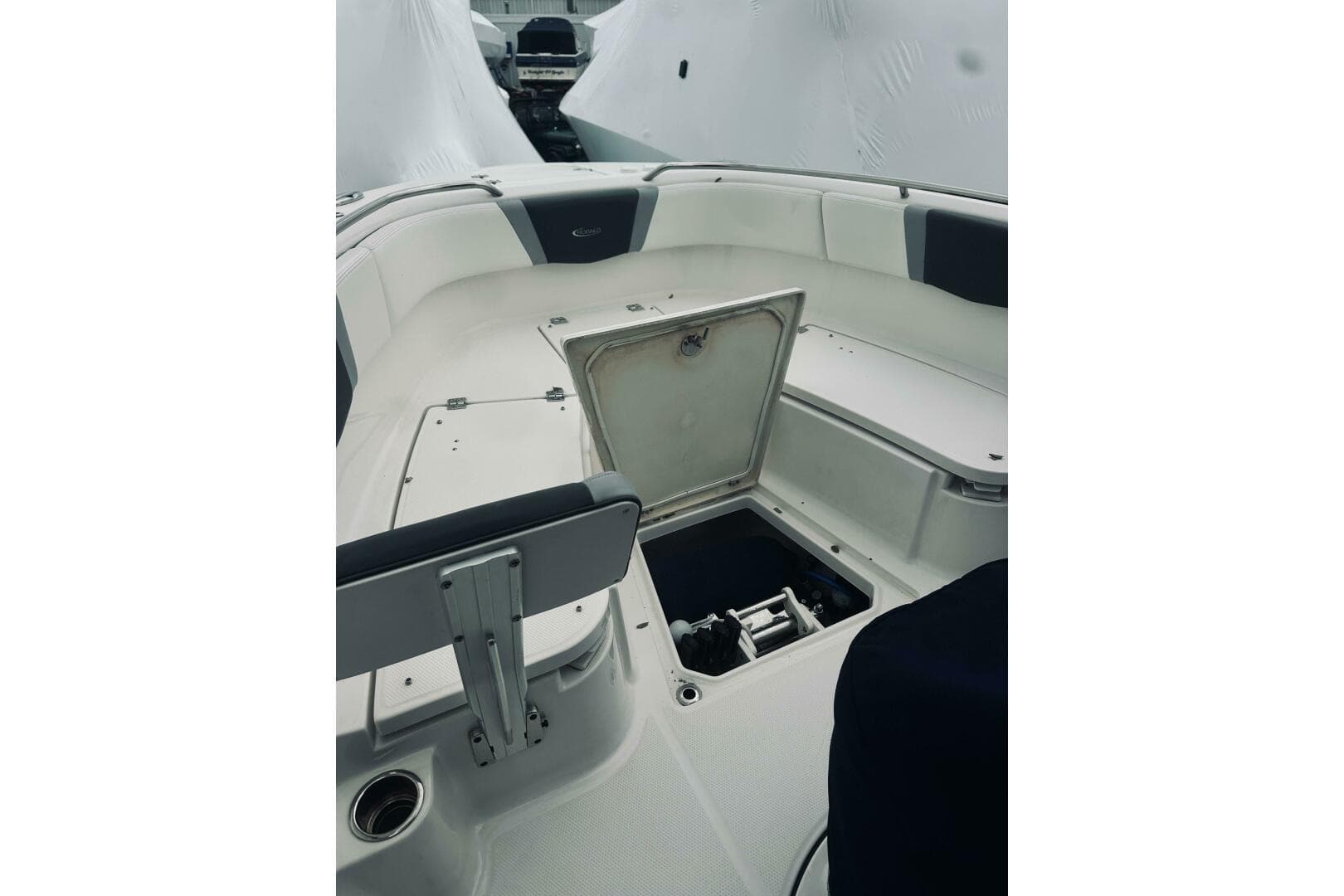 2022 Robalo R272 Center Console