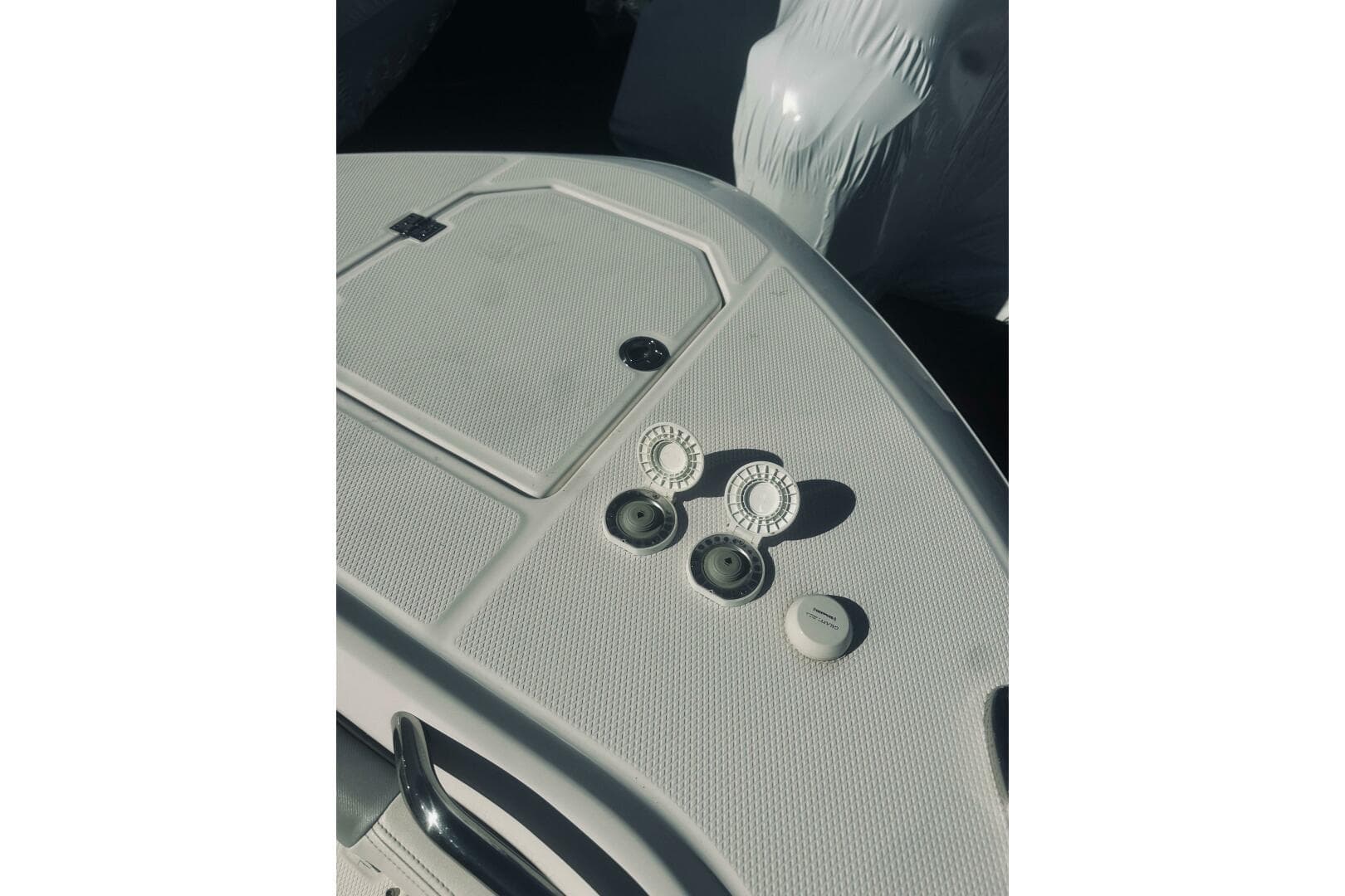2022 Robalo R272 Center Console