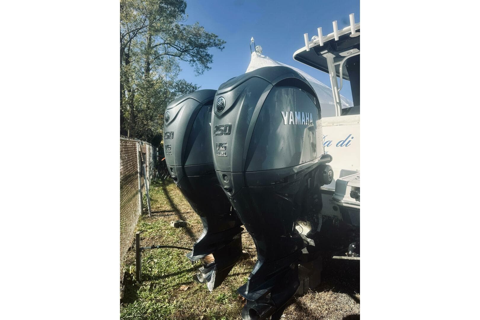 2022 Robalo R272 Center Console