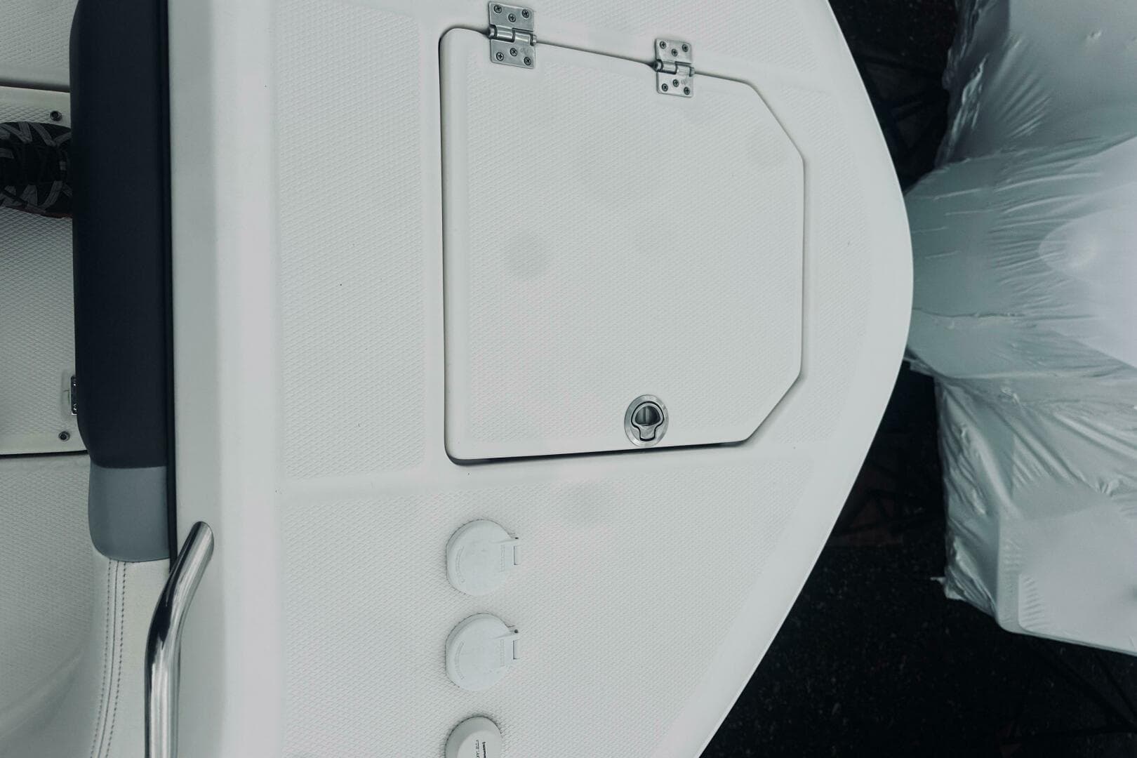 2022 Robalo R272 Center Console