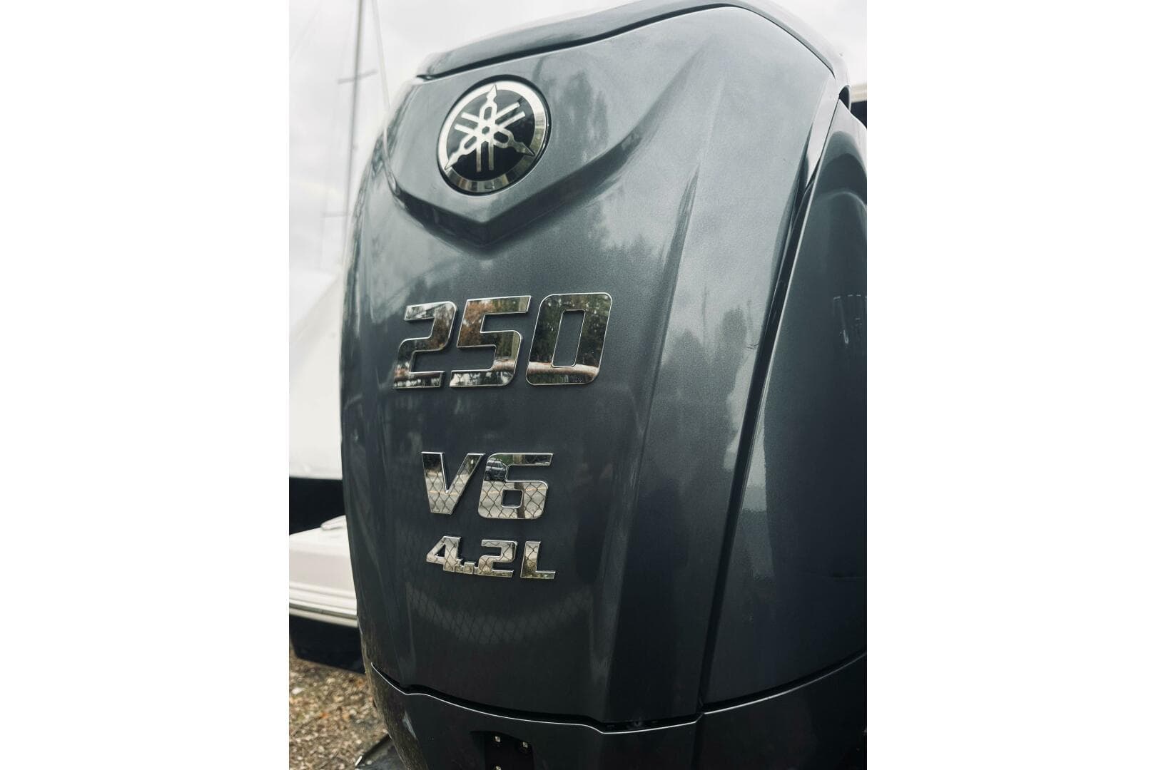 2022 Robalo R272 Center Console