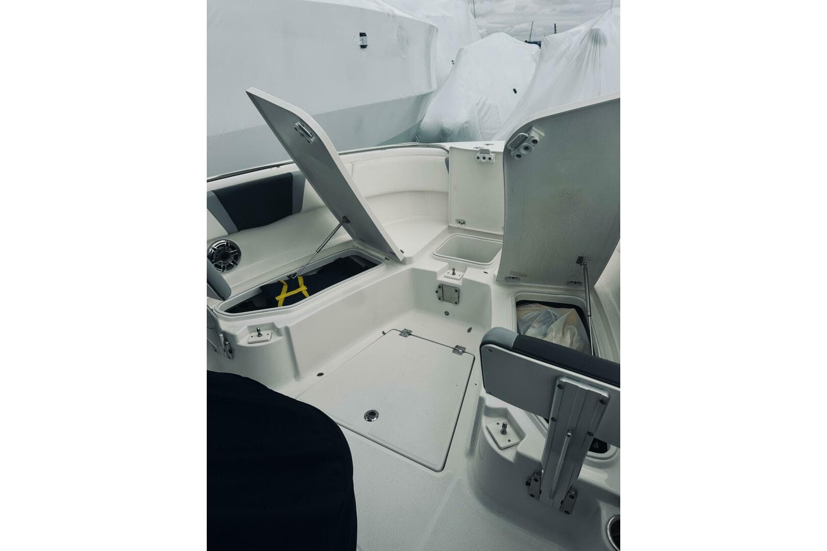 2022 Robalo R272 Center Console