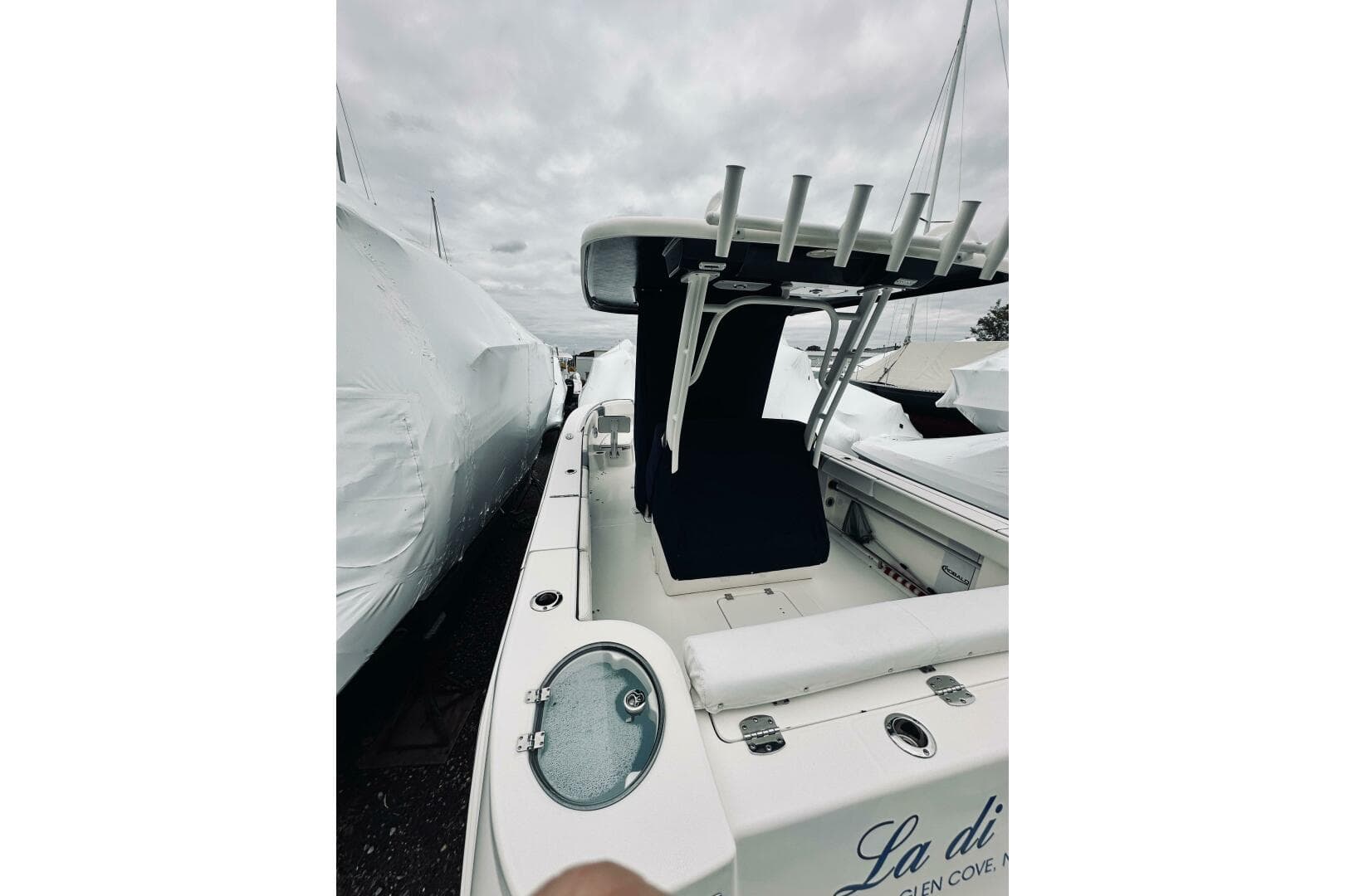 2022 Robalo R272 Center Console