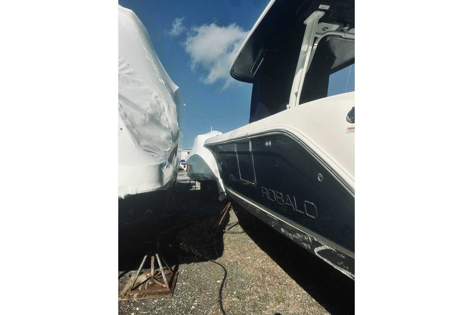 2022 Robalo R272 Center Console