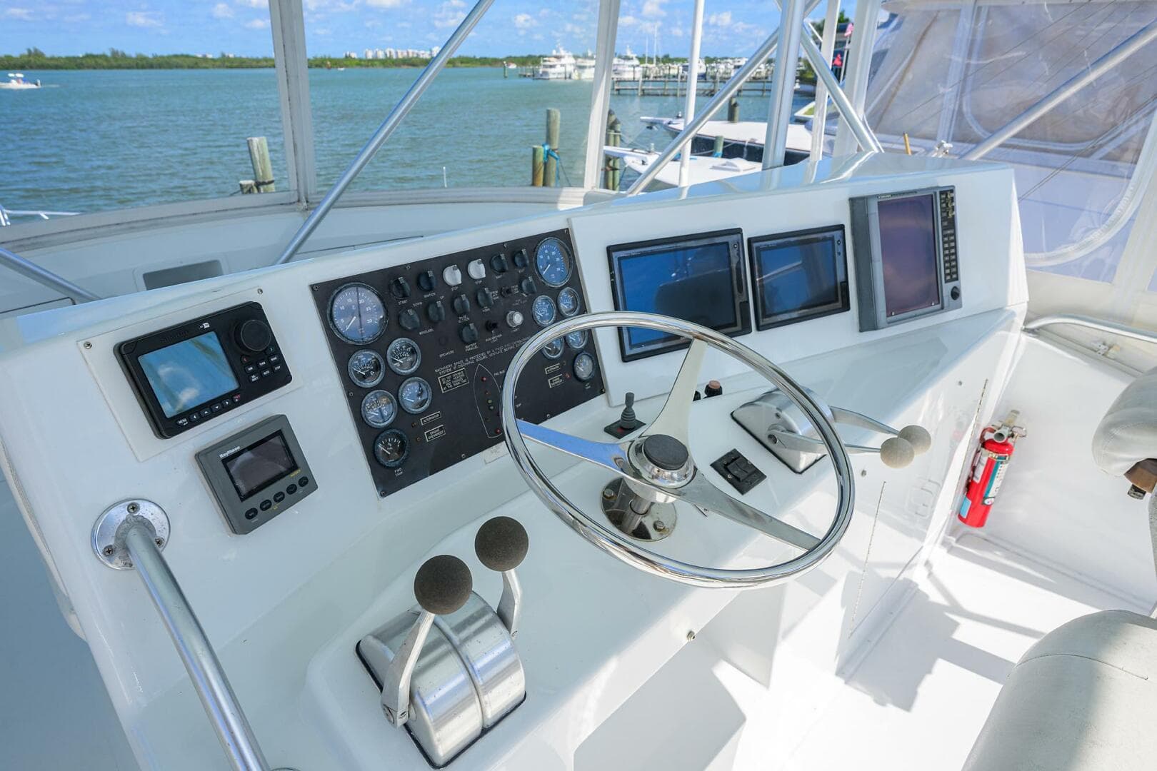 Post 50 SEANYLE - Flybridge- Helm