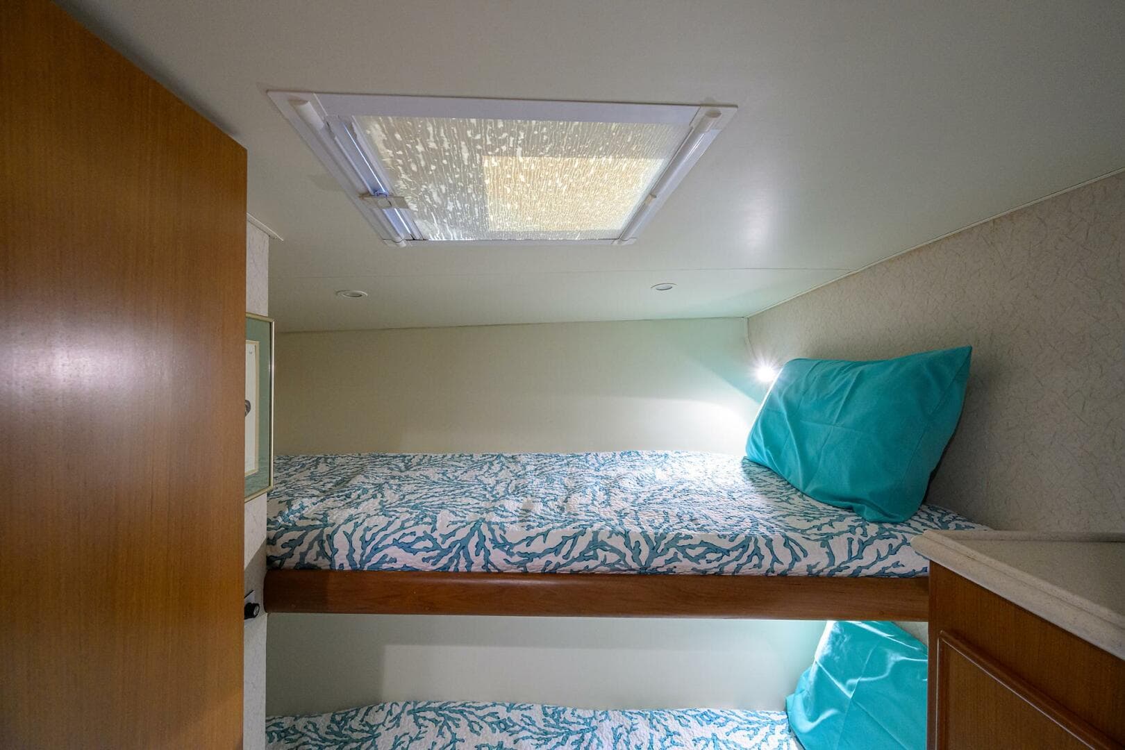 Post 50 SEANYLE - Guest Cabin Port 