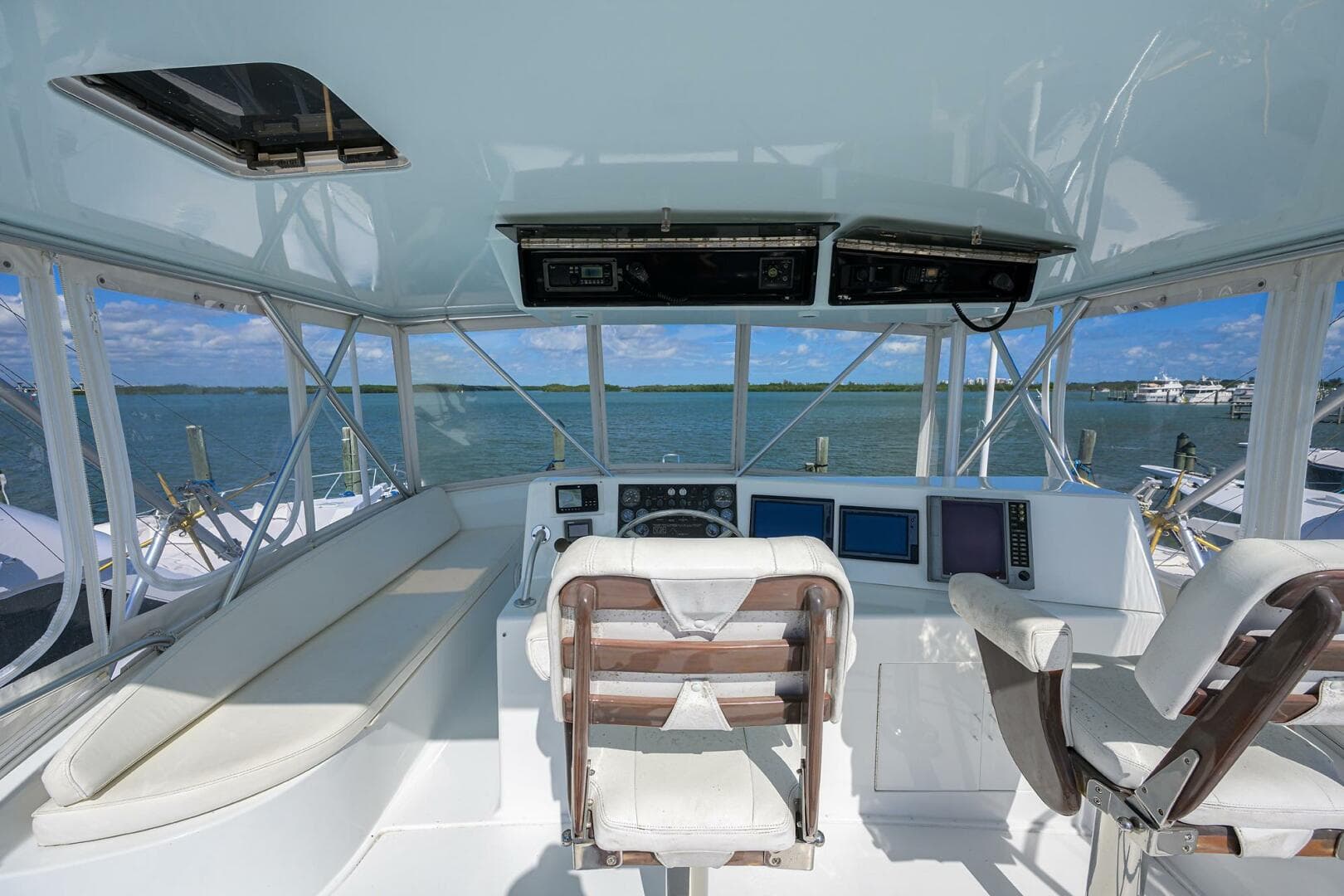 Post 50 SEANYLE - Flybridge- Helm