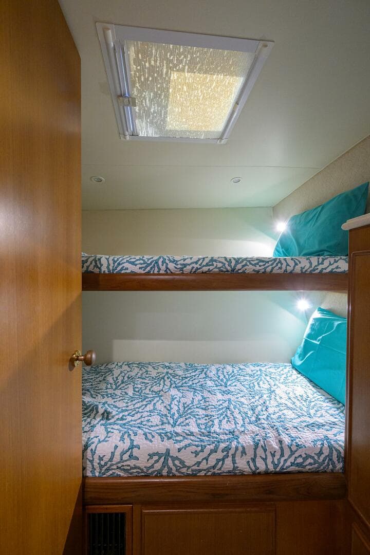 Post 50 SEANYLE - Guest Cabin Port 