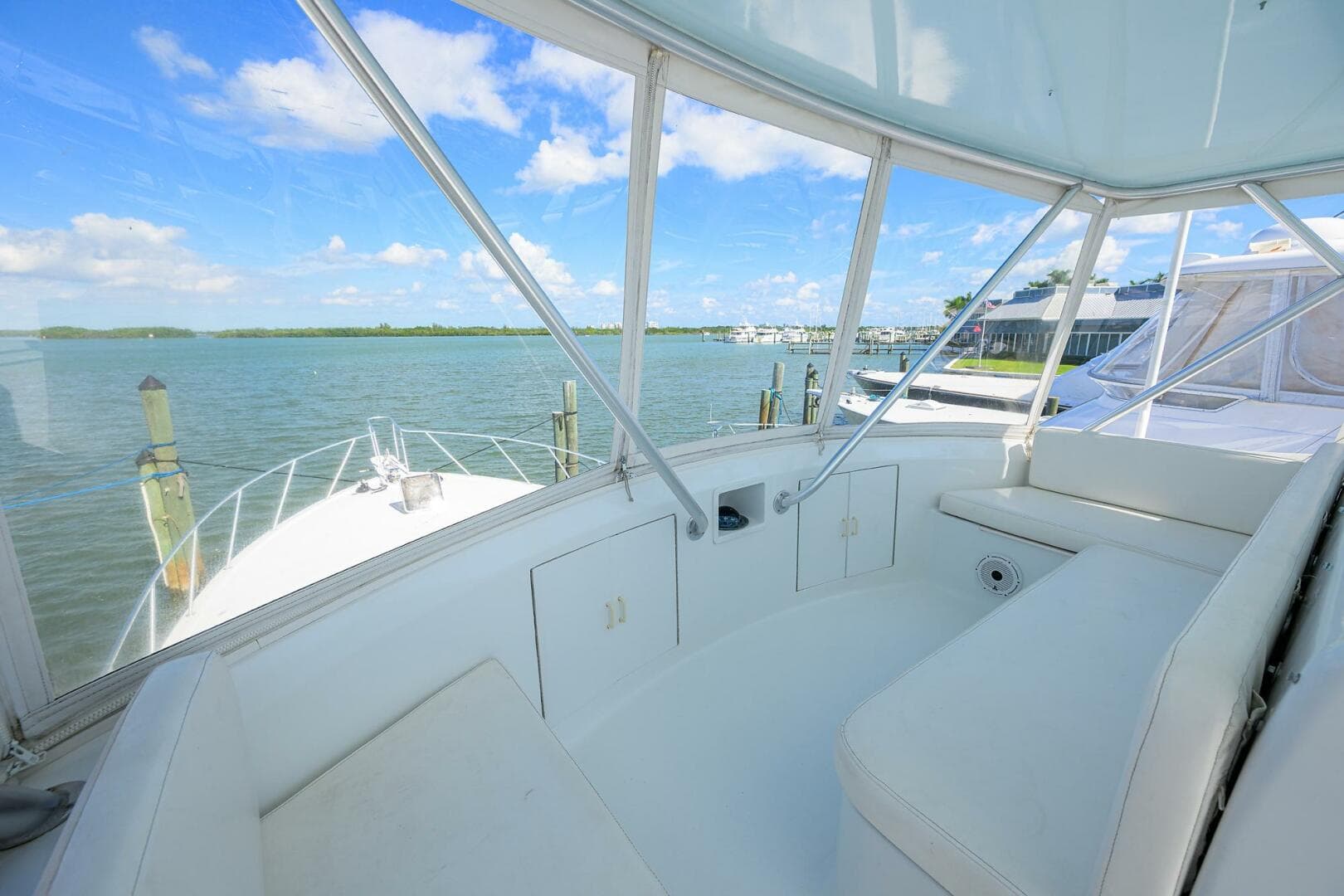 Post 50 SEANYLE - Flybridge- Seating