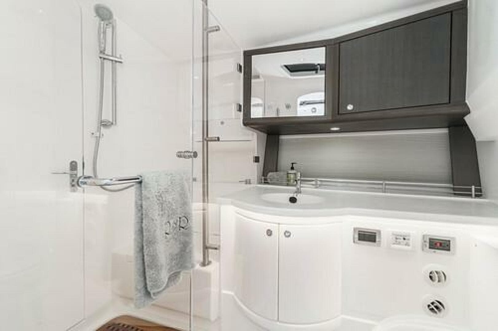 2022 Intrepid 477 Evolution