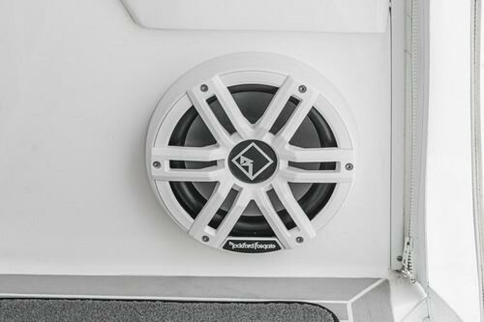 2022 Intrepid 477 Evolution