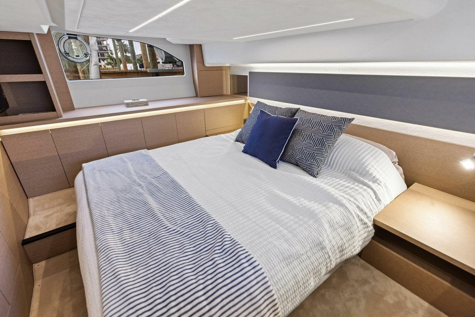 2022 Prestige 420 FLybridge SO FLY 