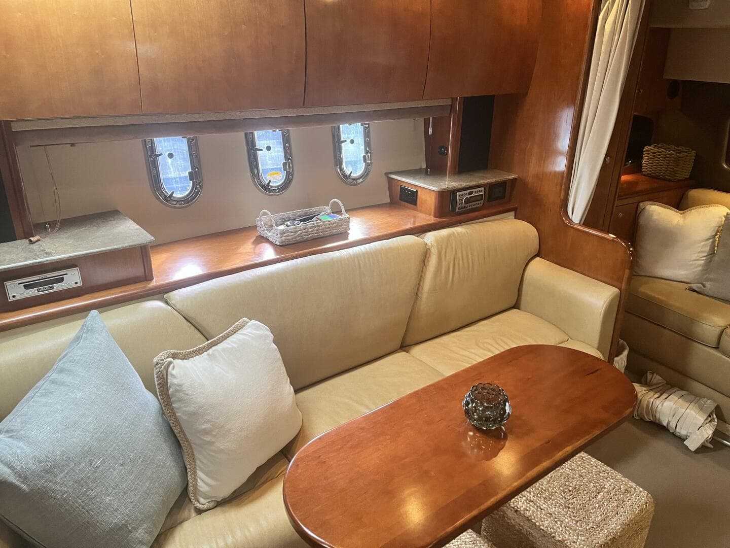 2008 Cruisers Yachts 390 Sport Coupe