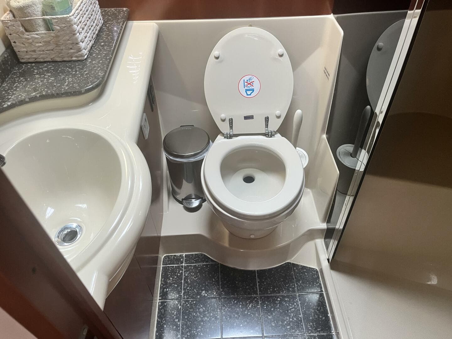 2008 Cruisers Yachts 390 Sport Coupe