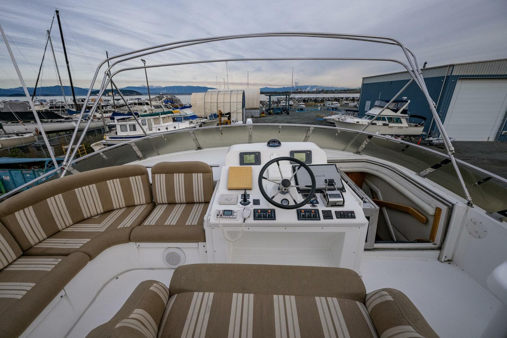 2001 Navigator 61 Pilothouse