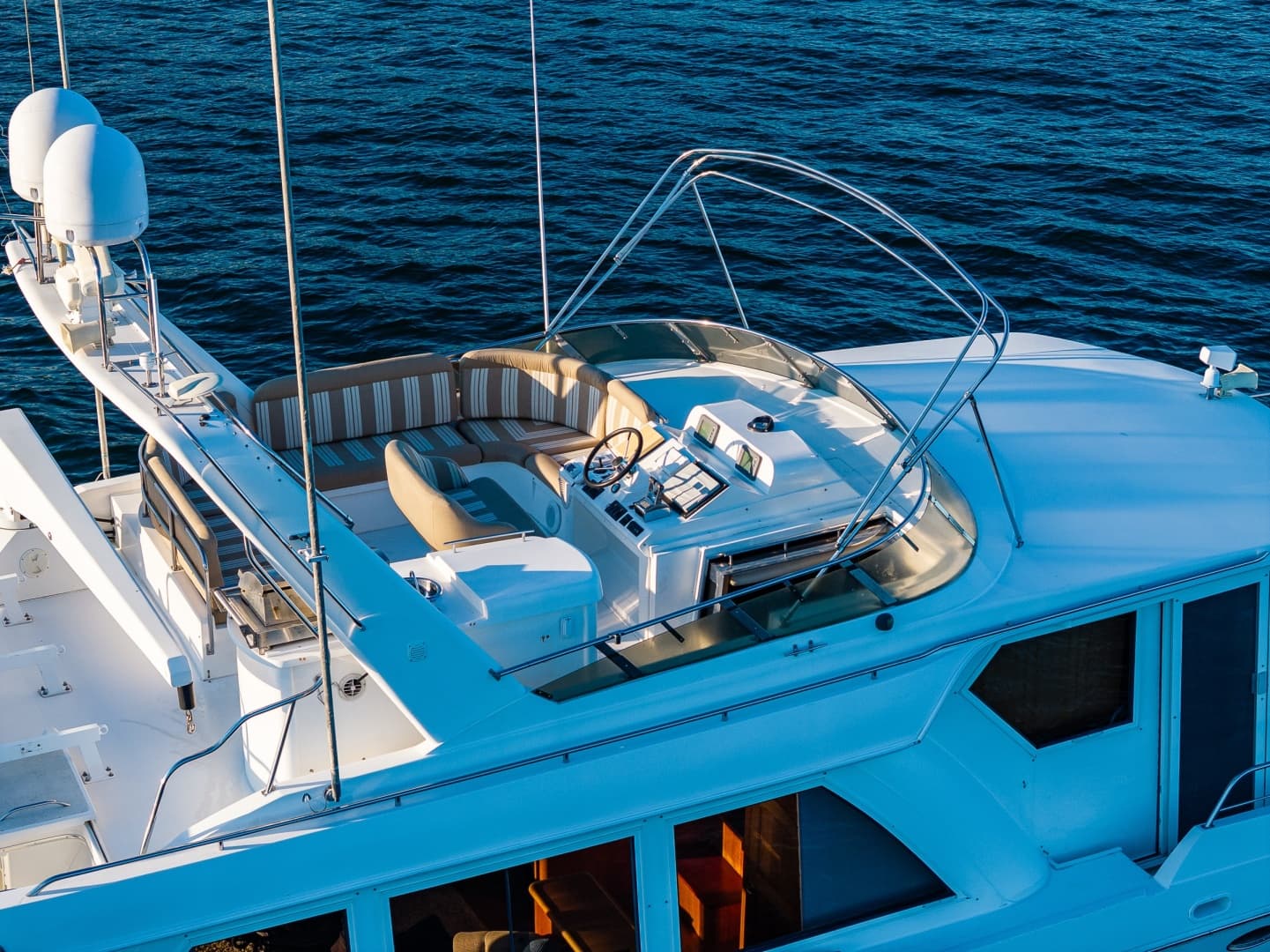 2001 Navigator 61 Pilothouse