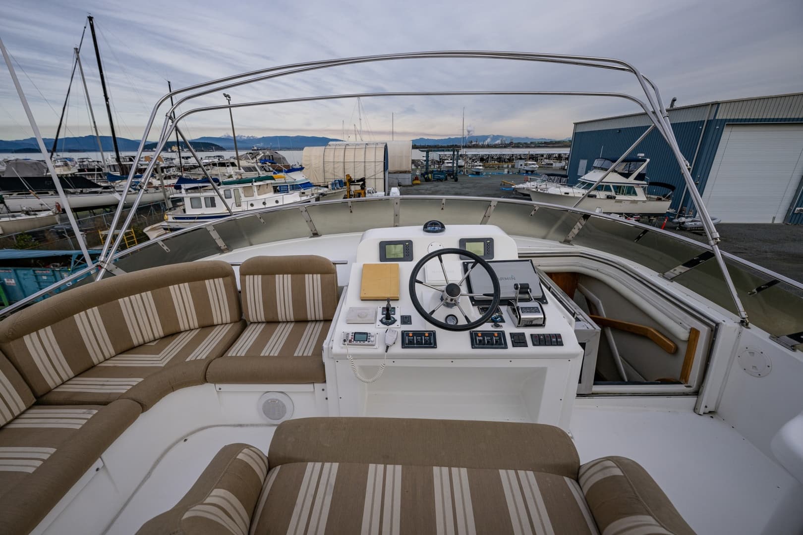 2001 Navigator 61 Pilothouse