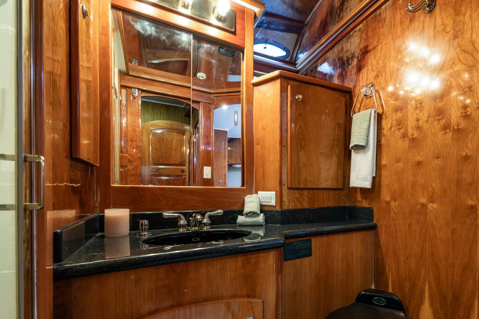 2001 Navigator 61 Pilothouse