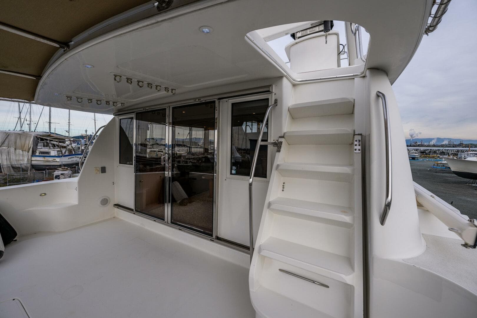 2001 Navigator 61 Pilothouse