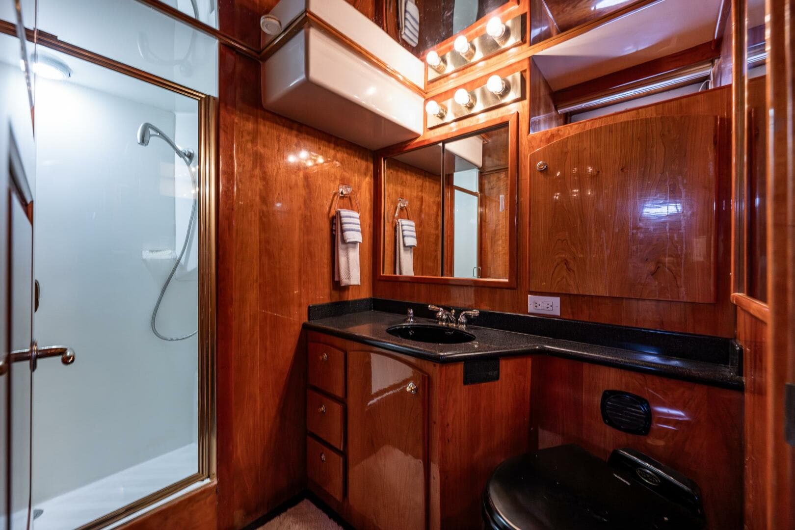 2001 Navigator 61 Pilothouse