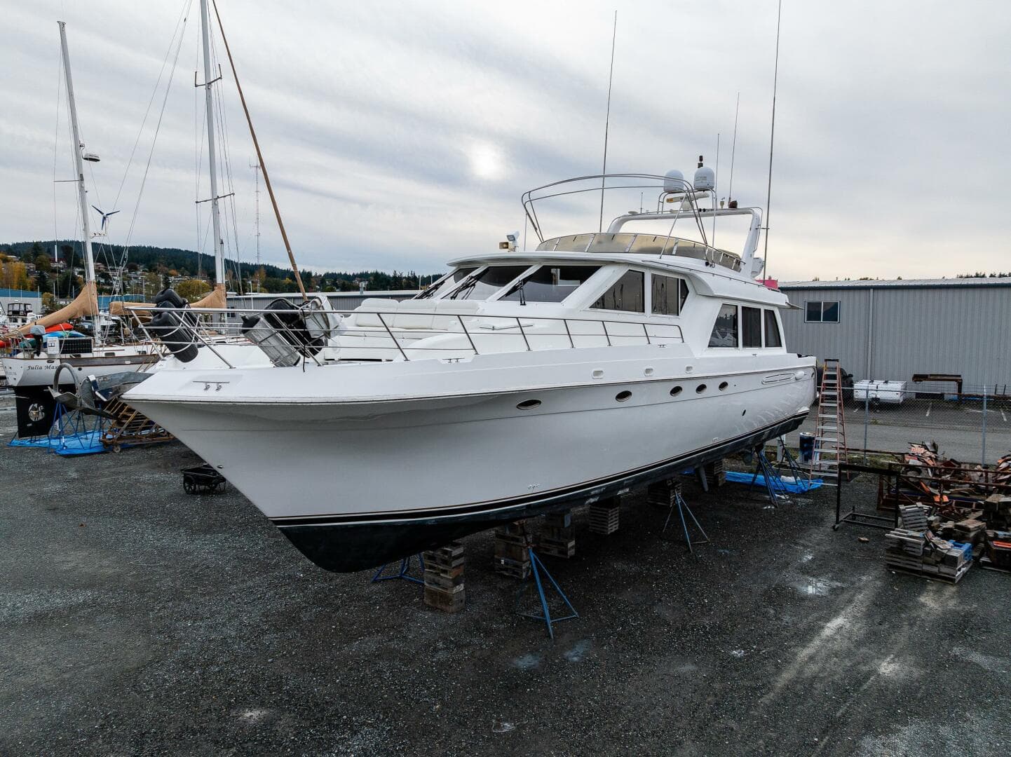 2001 Navigator 61 Pilothouse