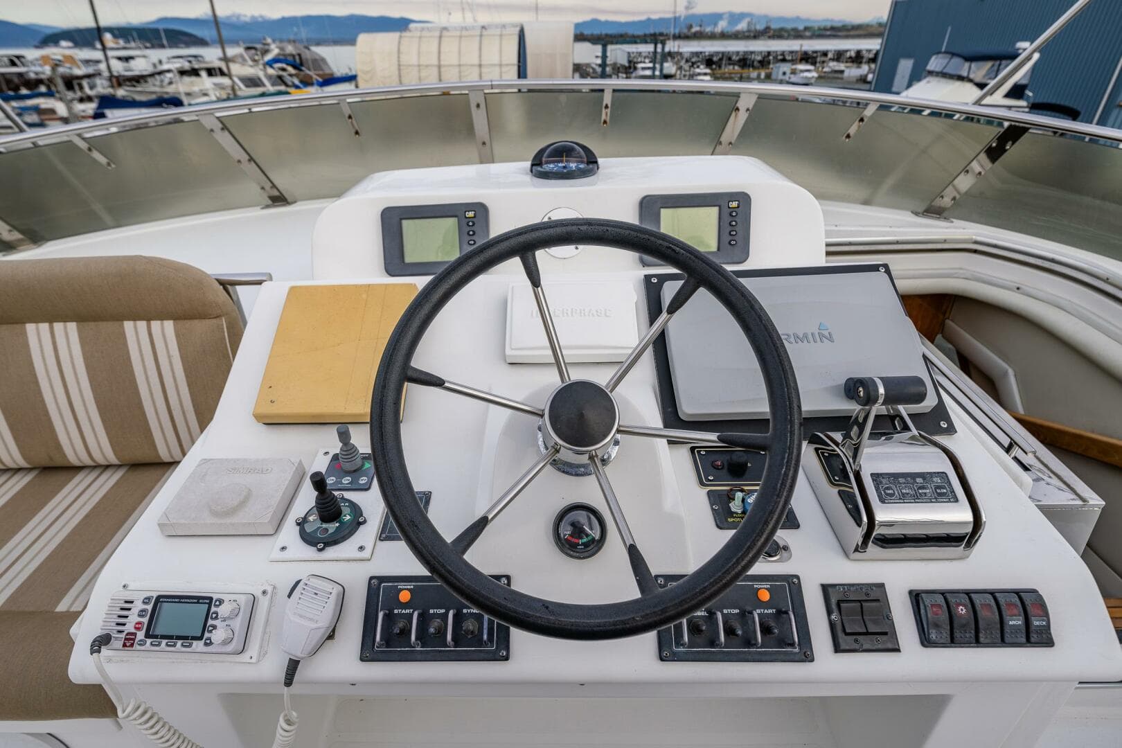 2001 Navigator 61 Pilothouse
