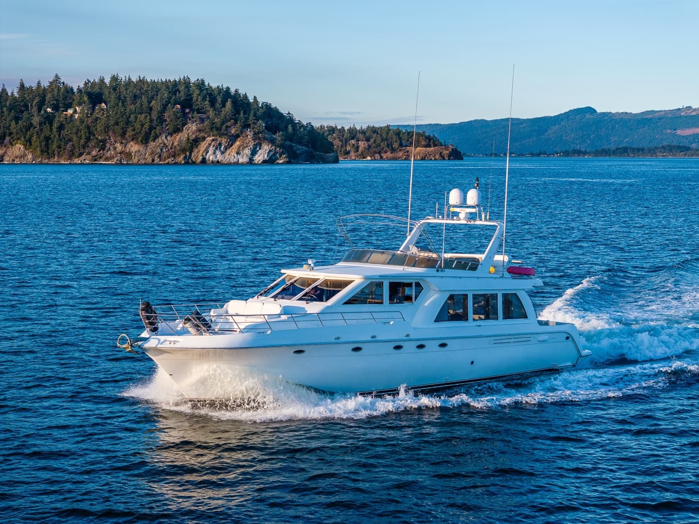 2001 Navigator 61 Pilothouse