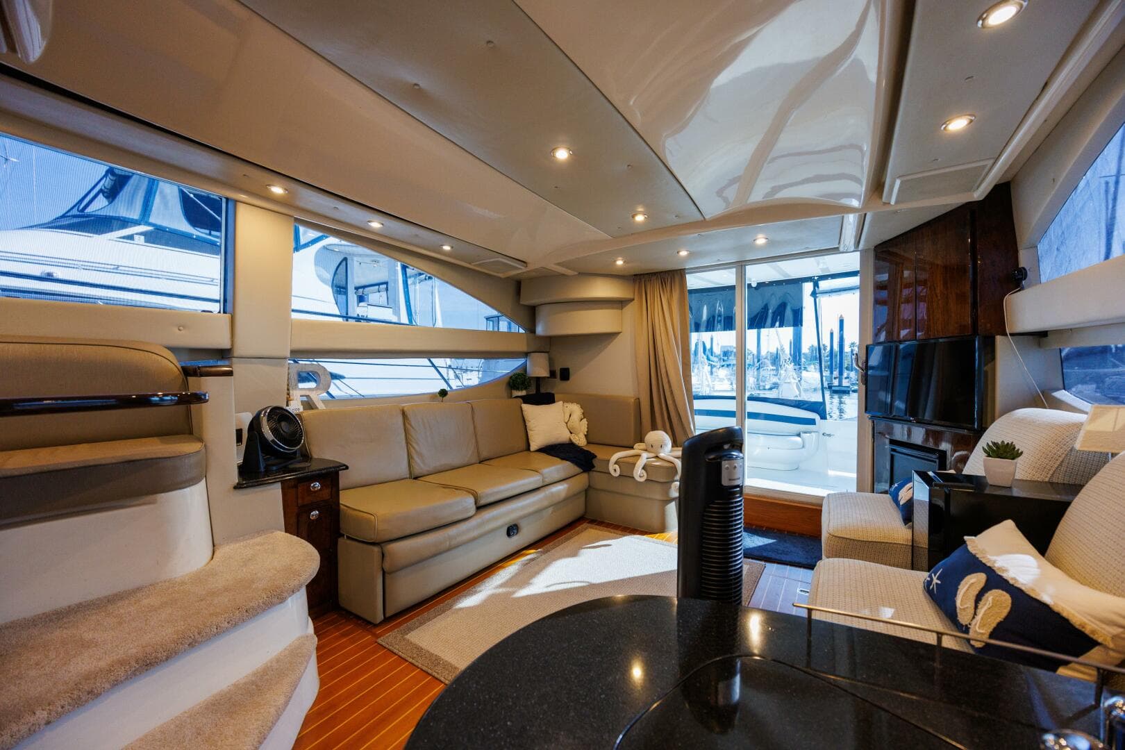 2010 Meridian 391 Motor Yacht