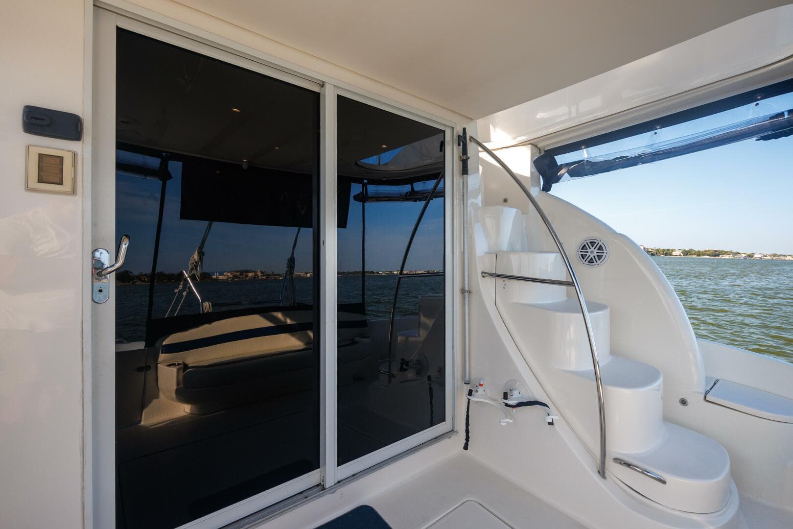2010 Meridian 391 Motor Yacht