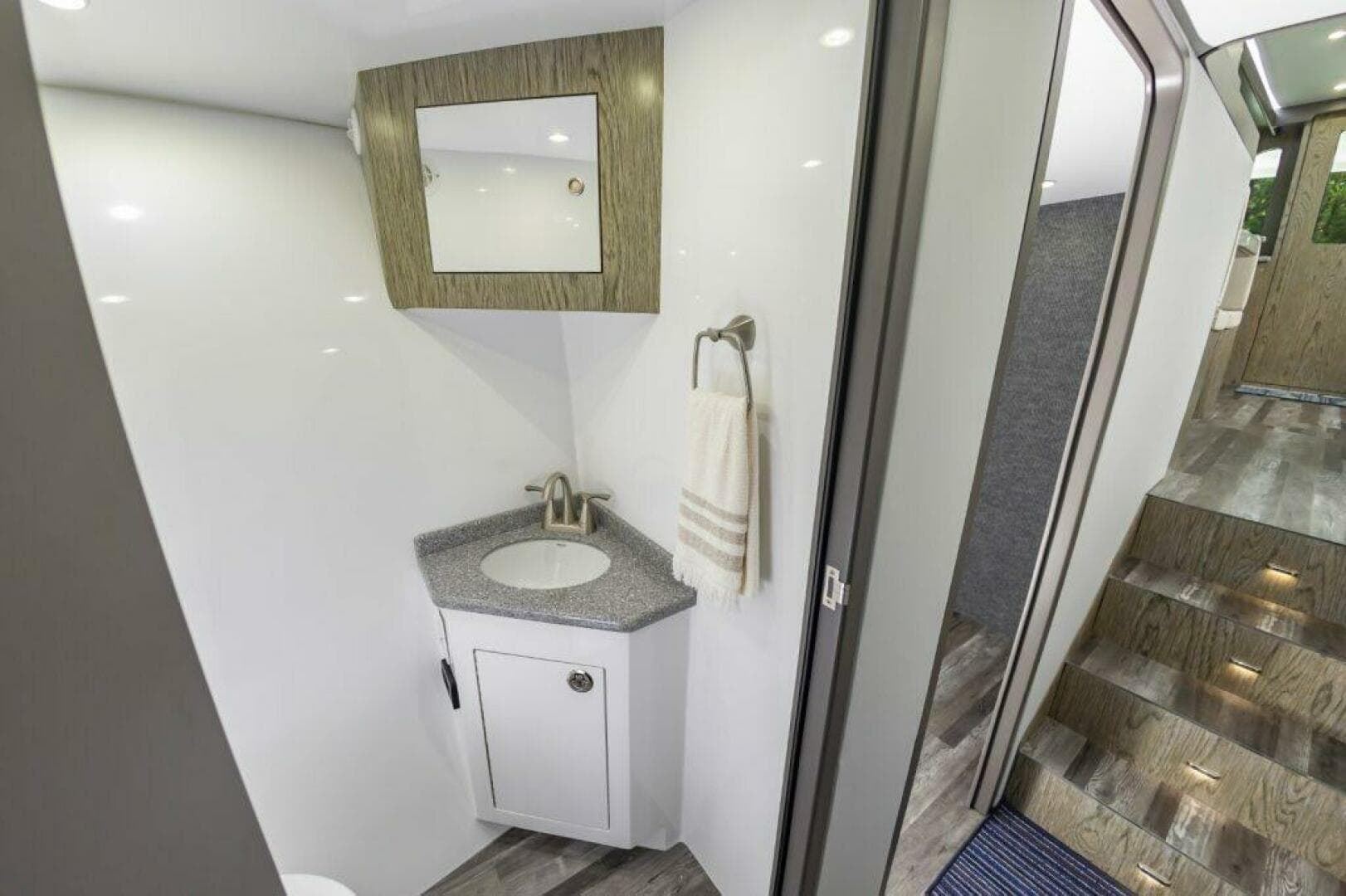 7bf99930 7829 4606 9bc0 58132d47a575