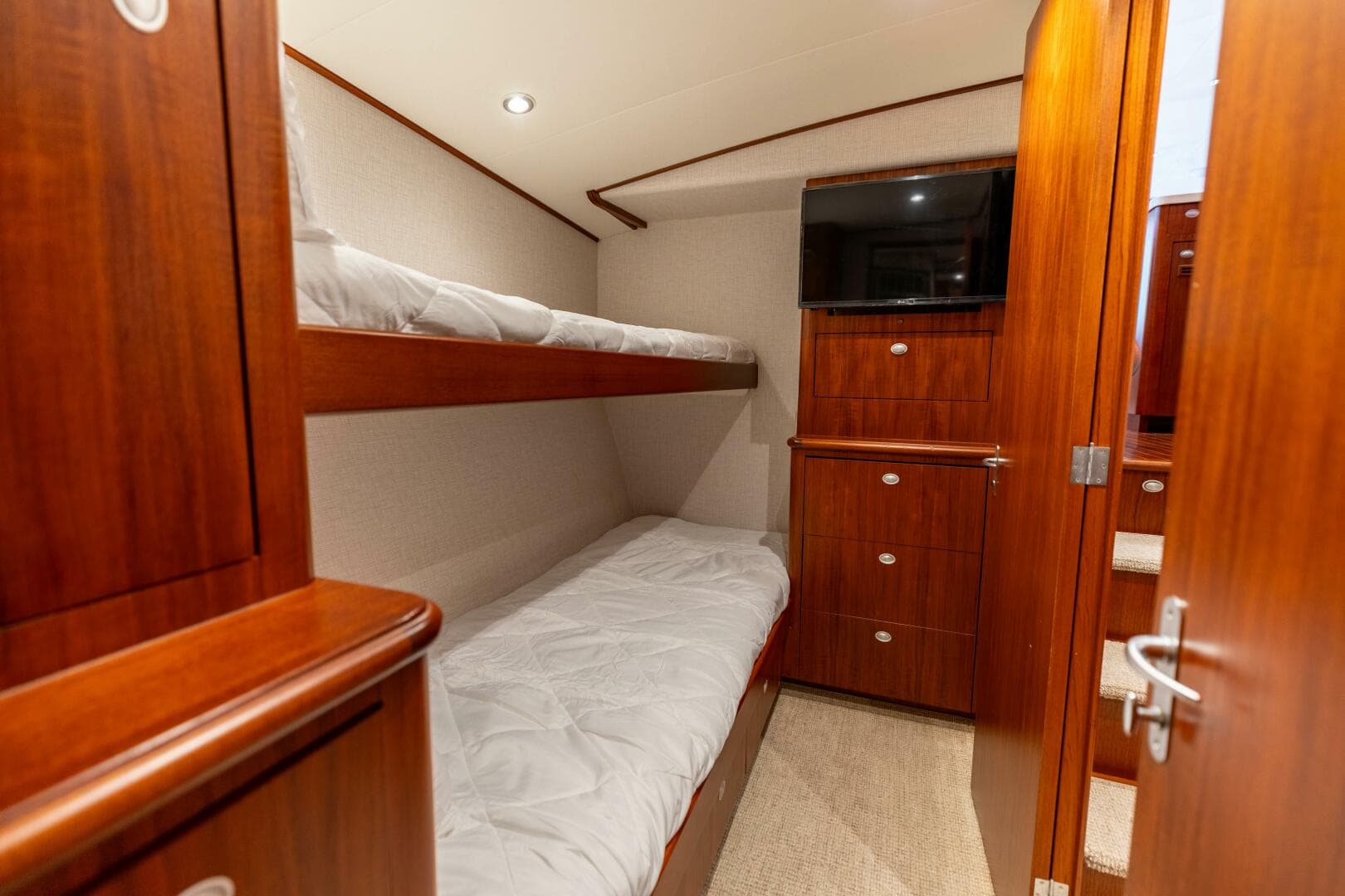 2006 Jim Smith 68 Convertible- STBD Bunks