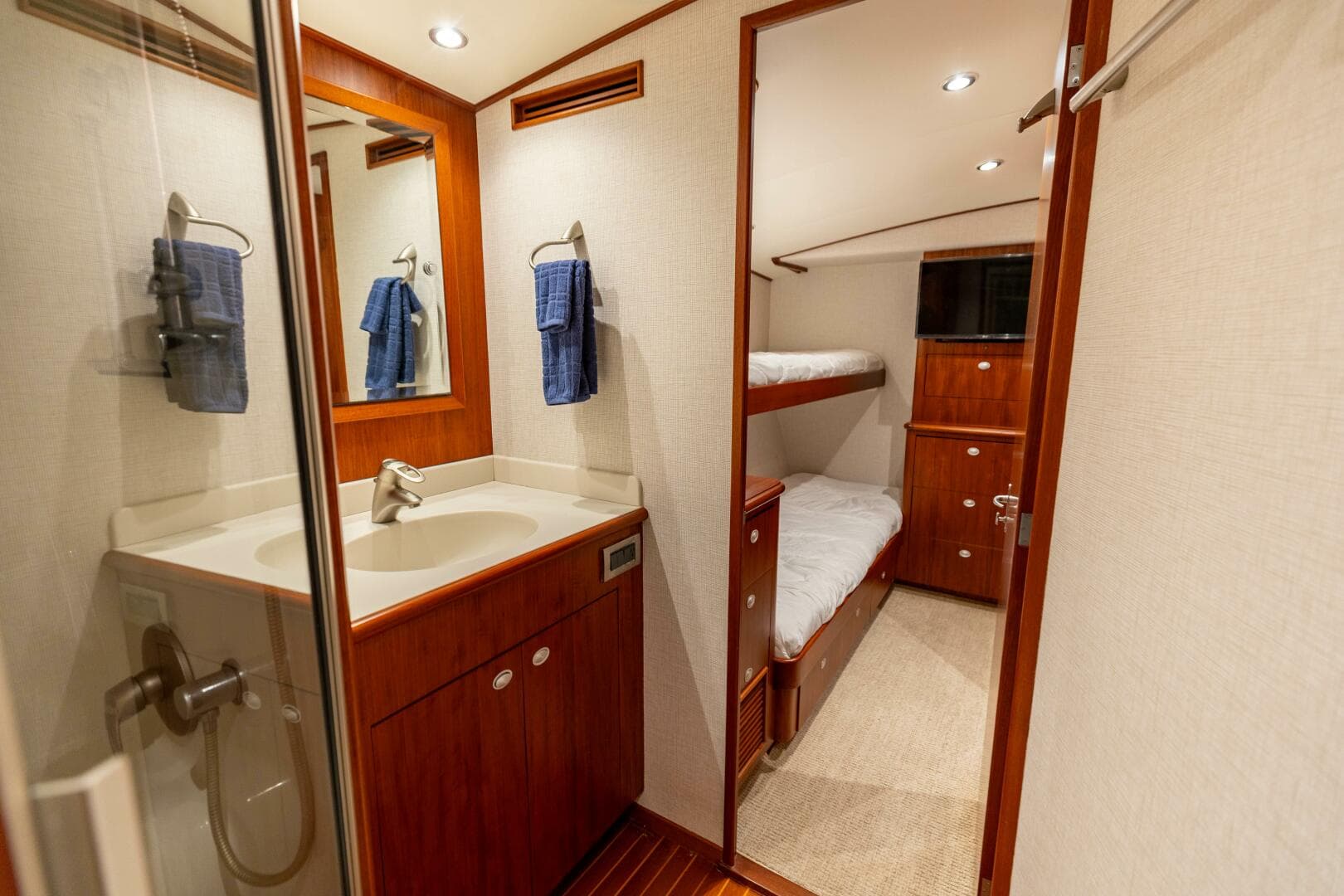 2006 Jim Smith 68 Convertible- STBD Jack and Jill Head