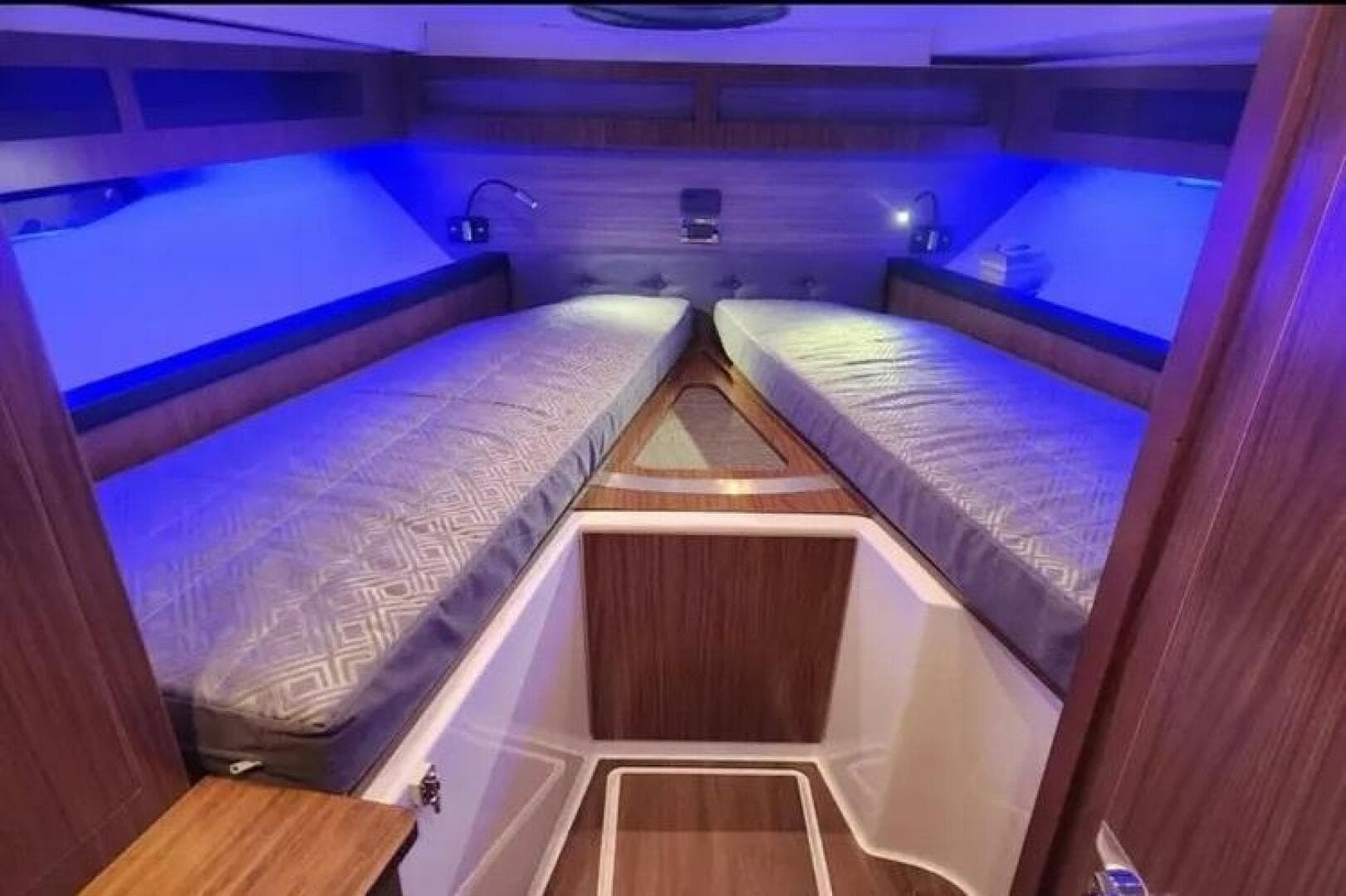 2022 Four Winns 355 Vista Coupe