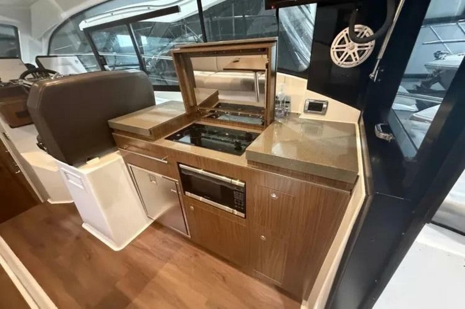 2022 Four Winns 355 Vista Coupe