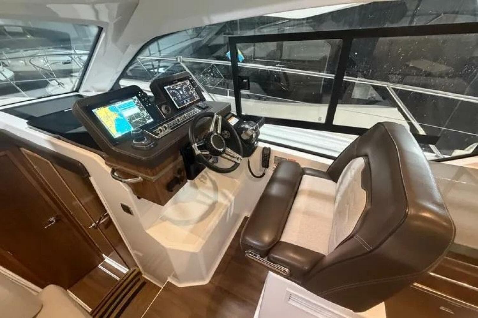 2022 Four Winns 355 Vista Coupe