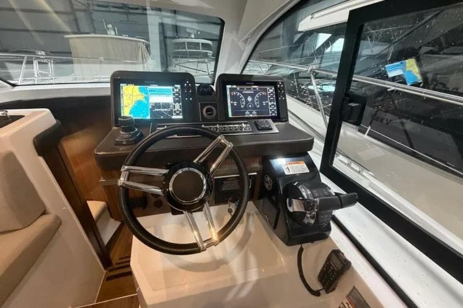 2022 Four Winns 355 Vista Coupe