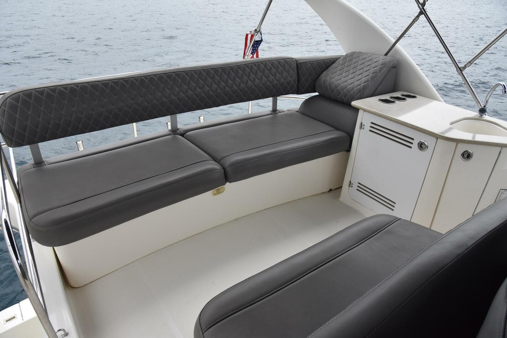 2010 38 Silveron Sedan Bridge - Pura Vida